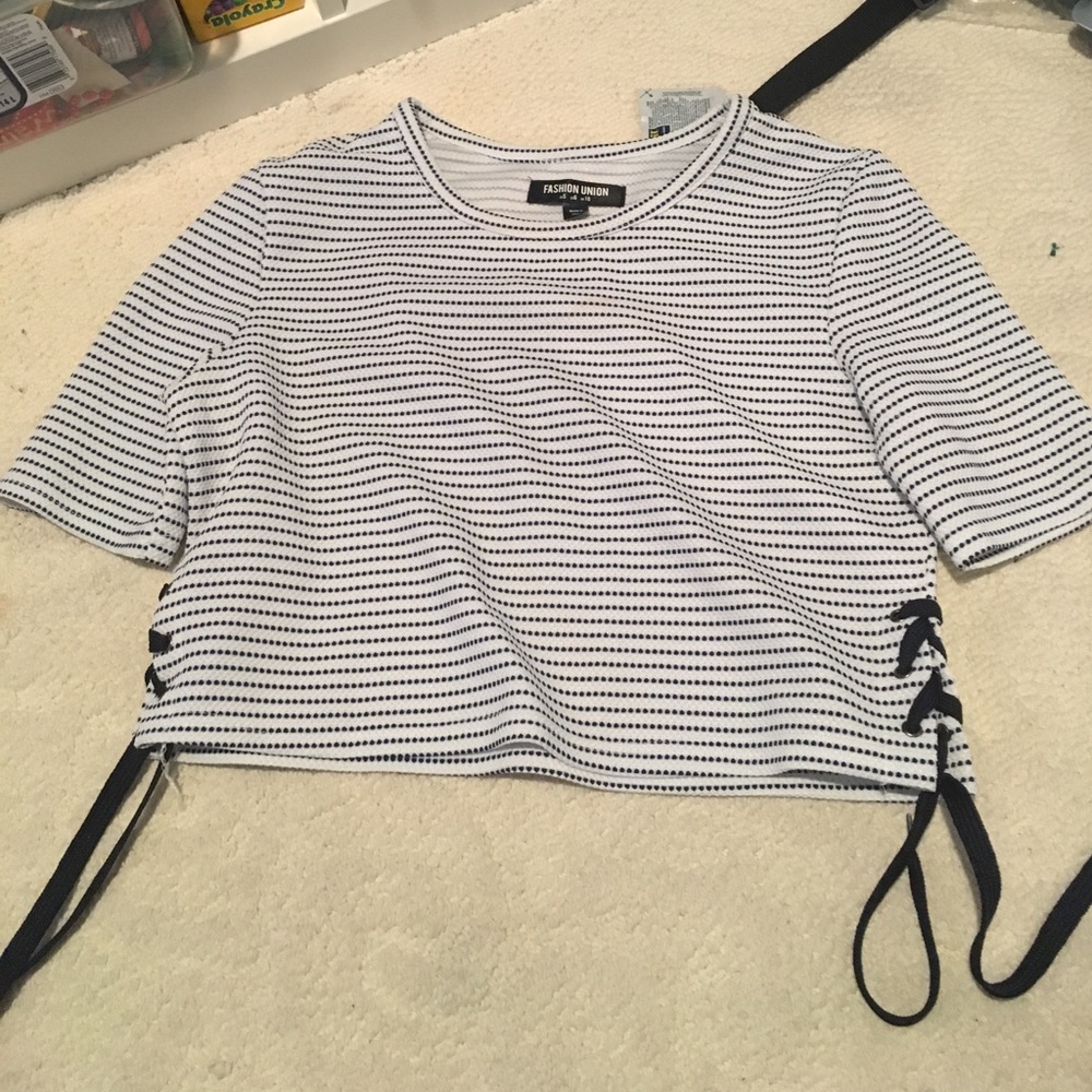 Striped crop tee with laces