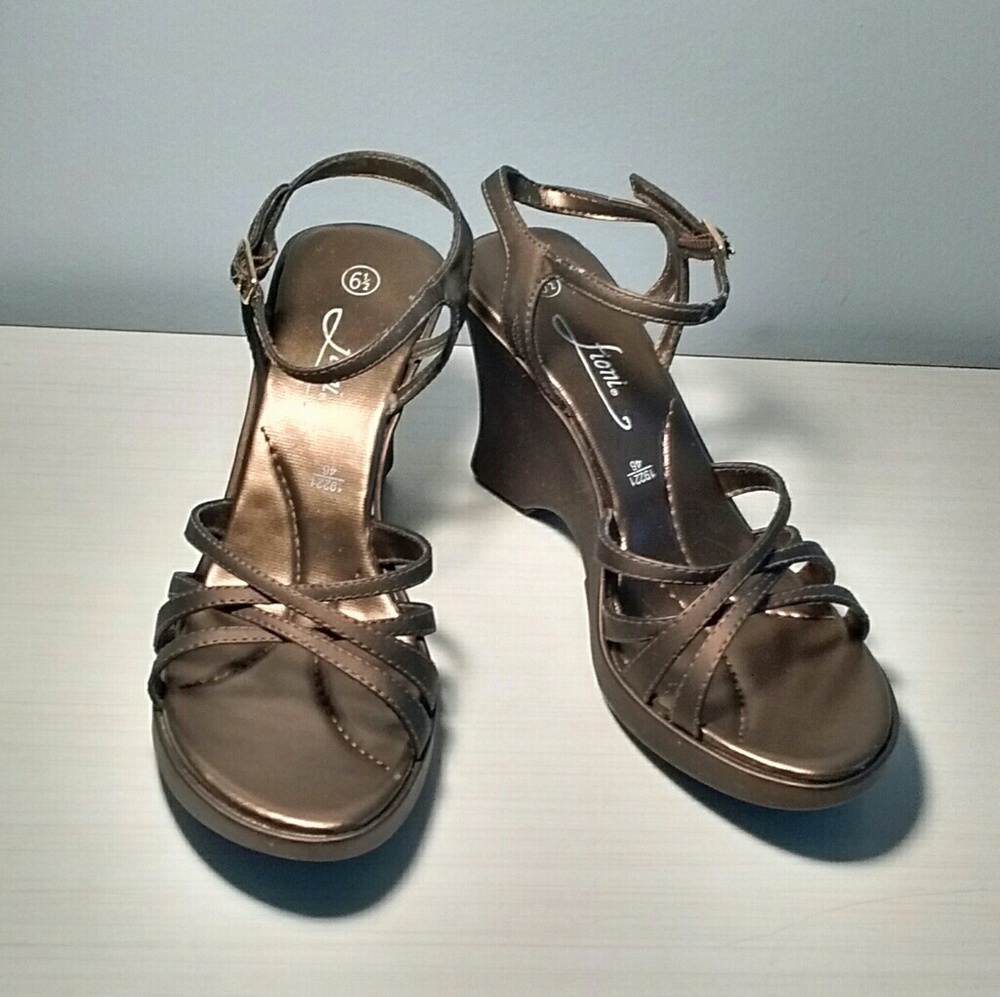 Fioni wedge heel