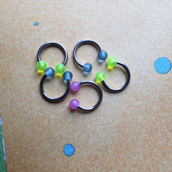 Glow in the Dark Bead Rings - Picture 1 of 1