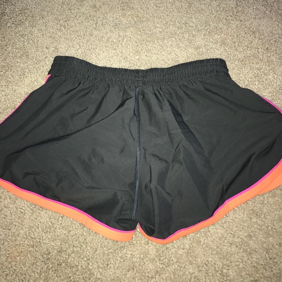 Under Armour athletic shorts - Picture 2 of 3