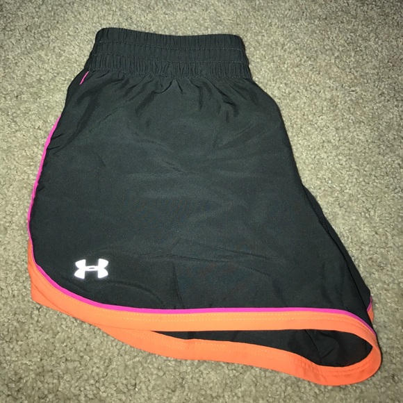Under Armour athletic shorts - Picture 3 of 3