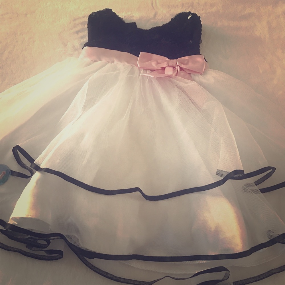 Flash sale 🎉🎊Cute two color tone dress