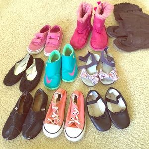 Lot:9 pairs of girls shoes size 9t (toddler)