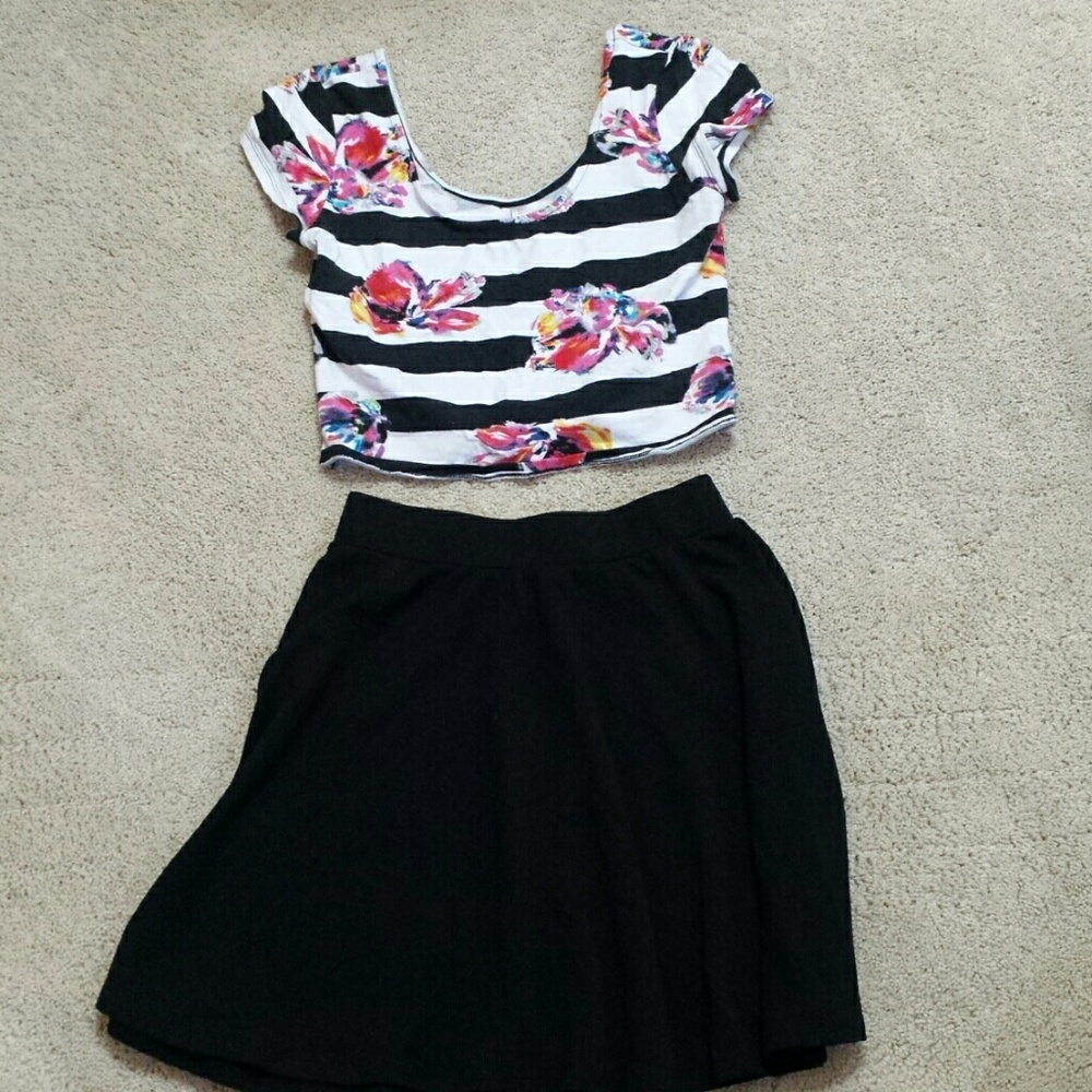 TOP ONLY! Xhilaration crop top