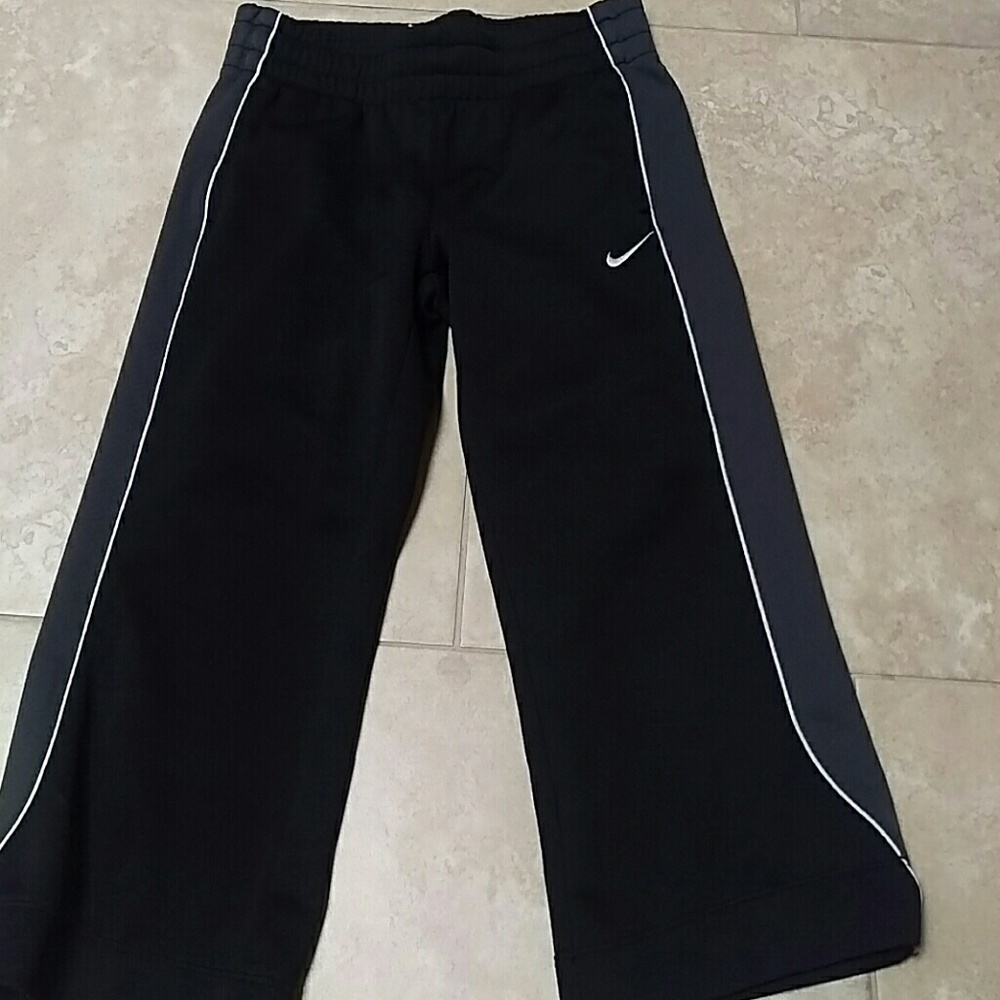 Nike athletic capris