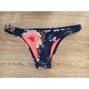 Triangl Delilah Fiore Nero Bottoms