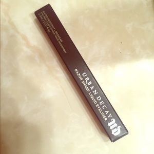 Urban Decay RAZOR SHARP LIQUID LONG-WEAR LINER
