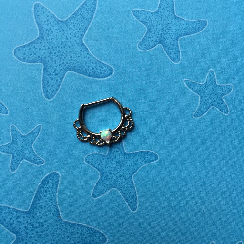 ✨Faux Opal Laced Septum Clicker✨