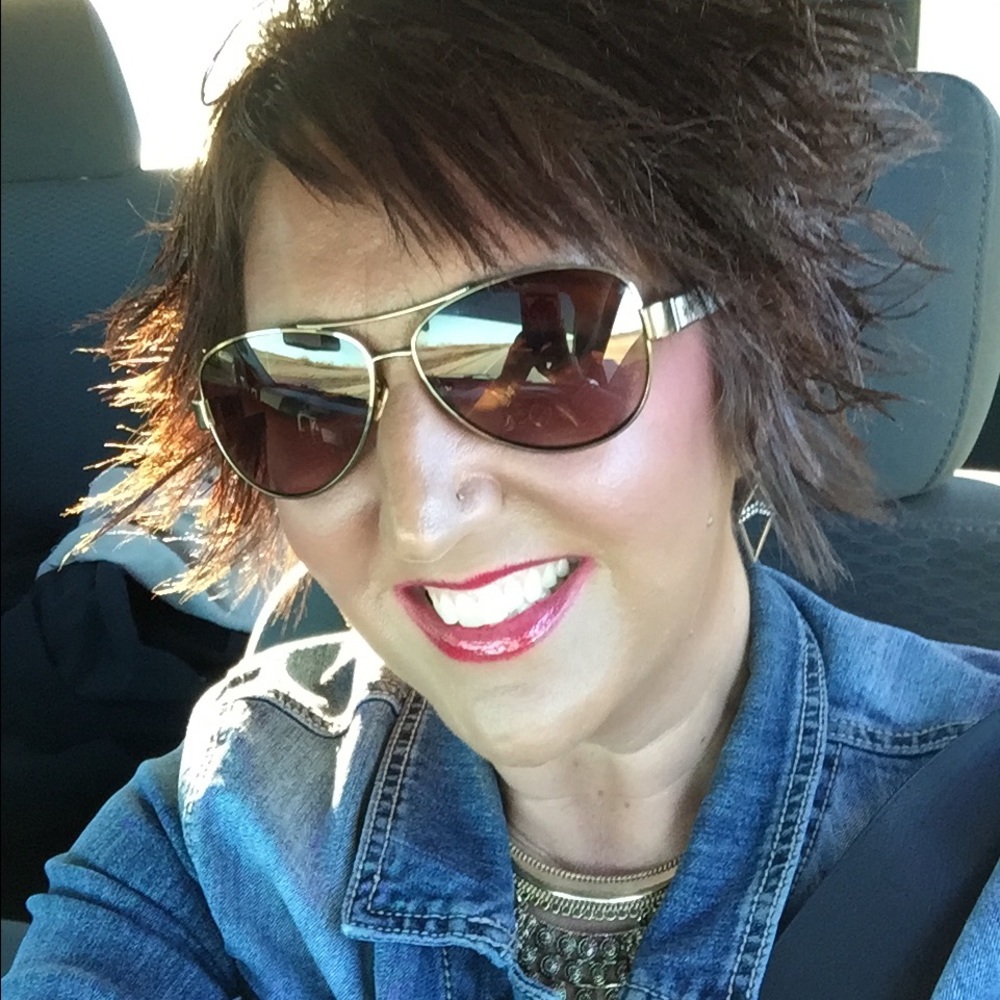 Meet your Posher, Stephanie