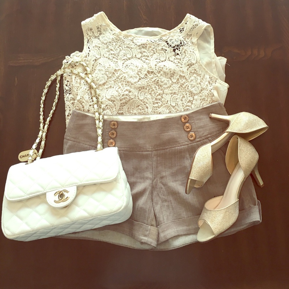 NWOT tan Guess shorts