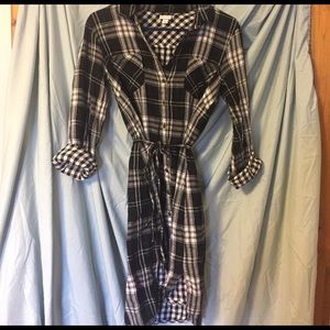 Cozy plaid dress, with tie for adjustable fit
