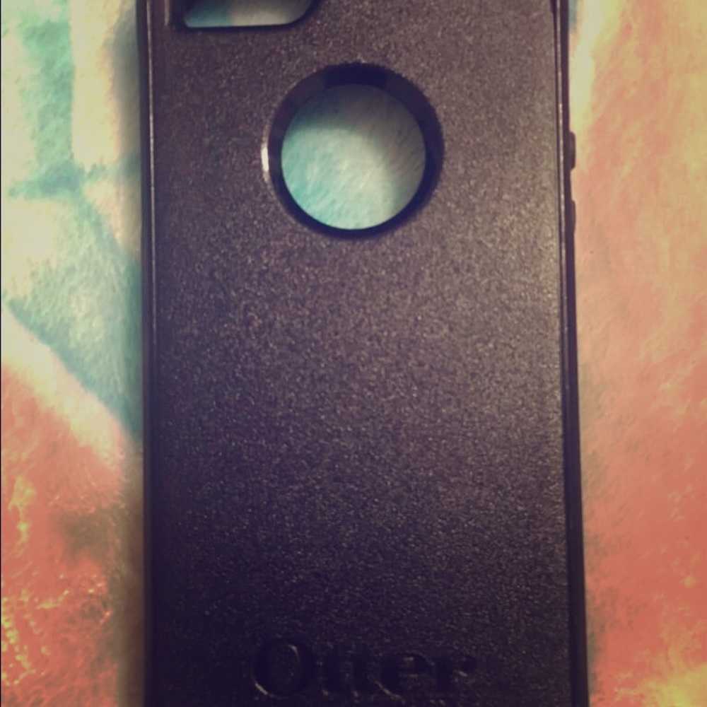 Black iPhone 5s otterbox case