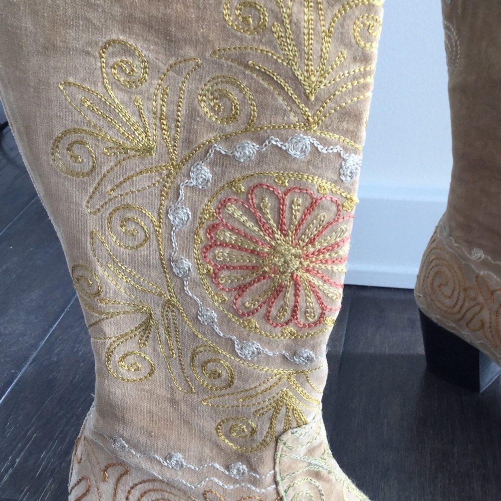 Designer Embroidered Cowboy Boot - Picture 2 of 4