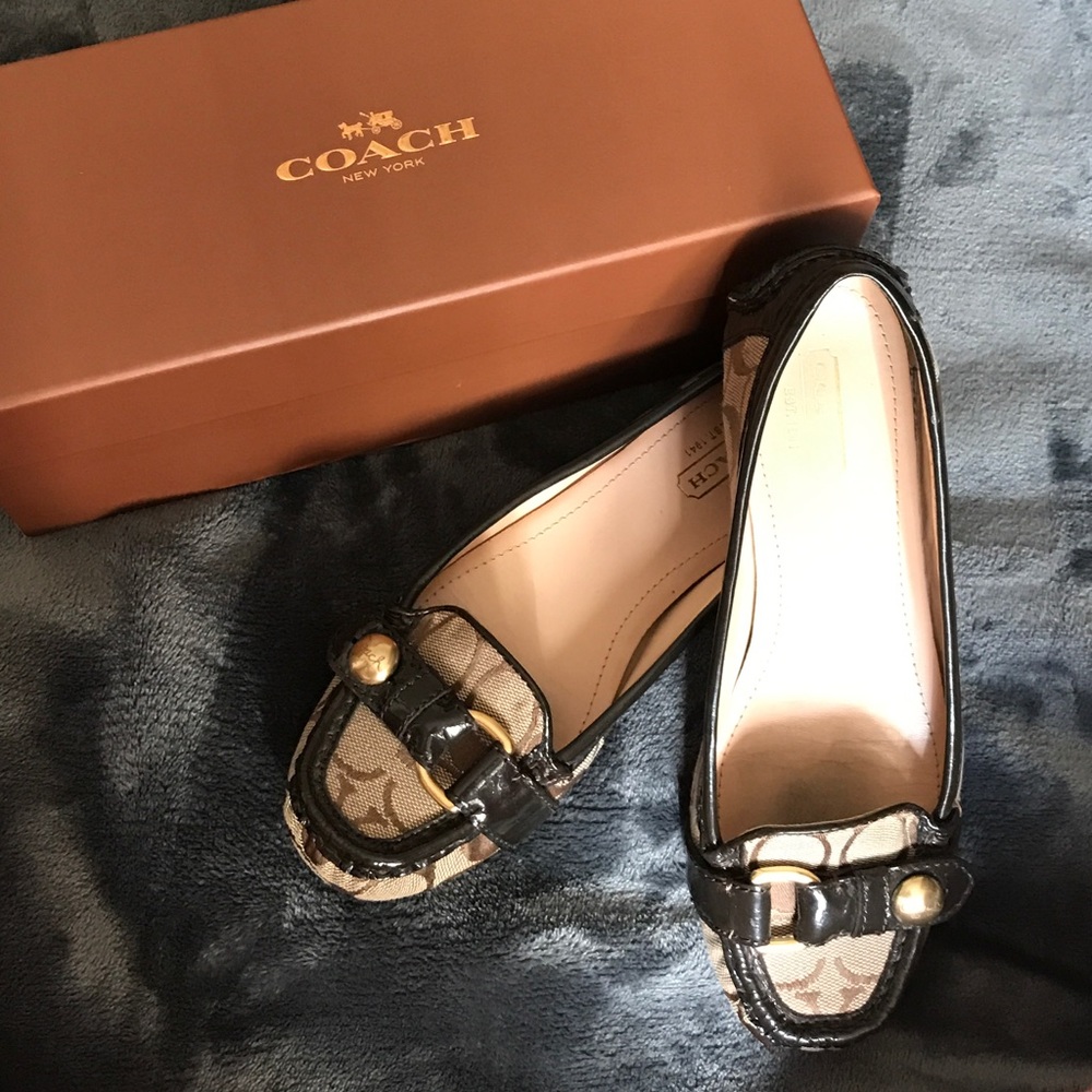Authentic Coach signature moccasin flats