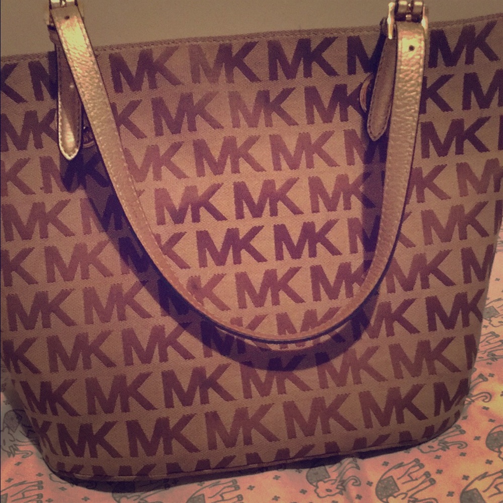 Micheal kors purse