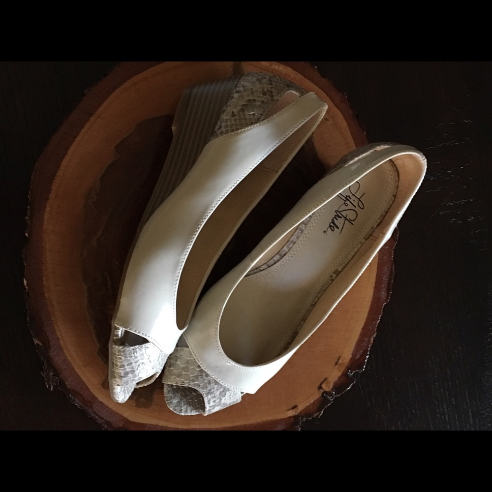 Wedge shoes