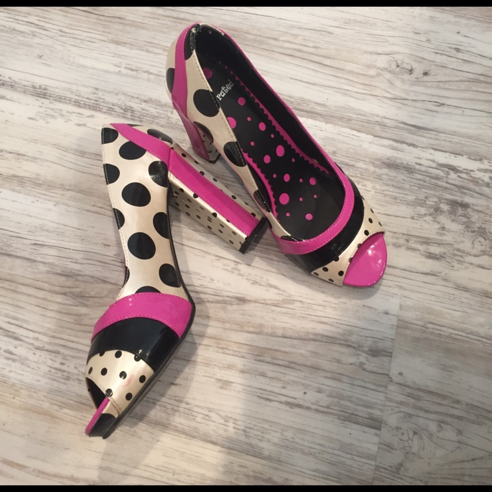 Polka dot peep toe heels!