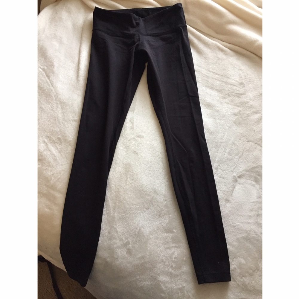 Lululemon wunder unders, size 6