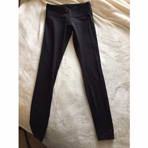 Lululemon wunder unders, size 6