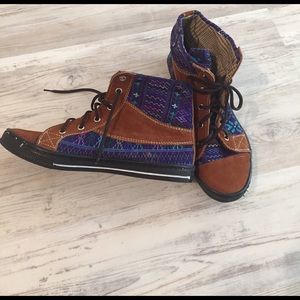 Converse hightop style faux suede&tapestry pattern