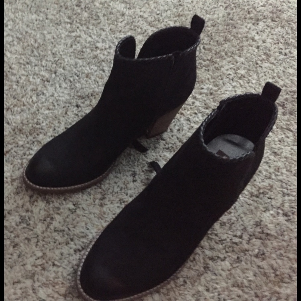 Black suede booties size 8 Never Worn!!