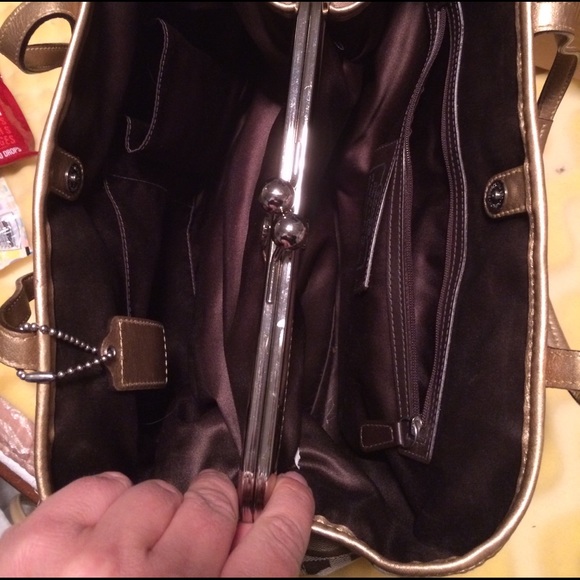 Gold coach bag - Picture 2 of 8