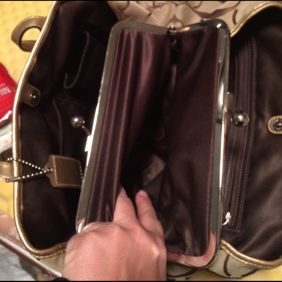 Gold coach bag - Picture 3 of 8