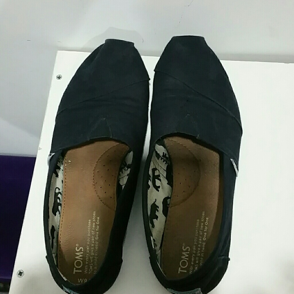 Toms Black 9.5