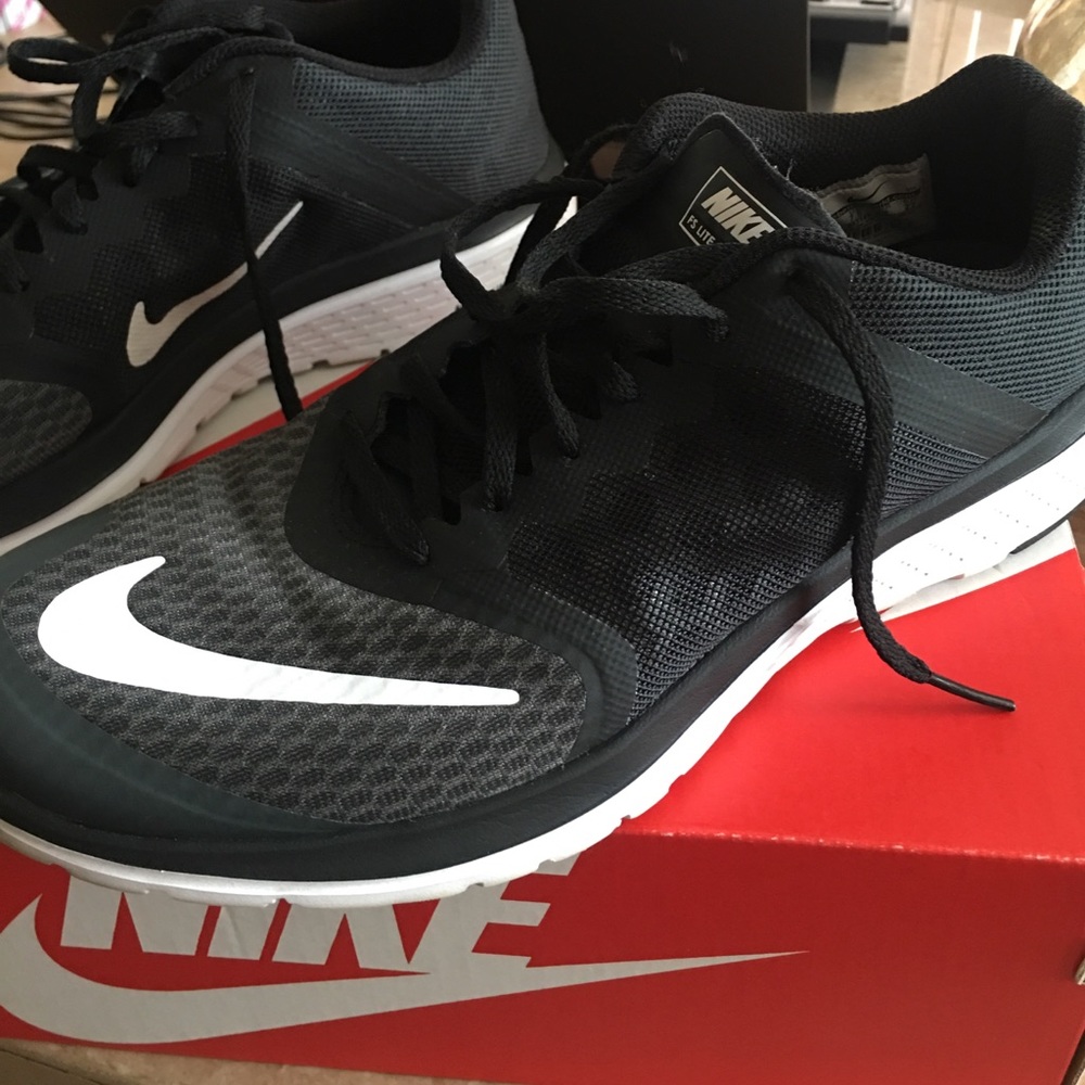 NIKE FS LITE RUN 3