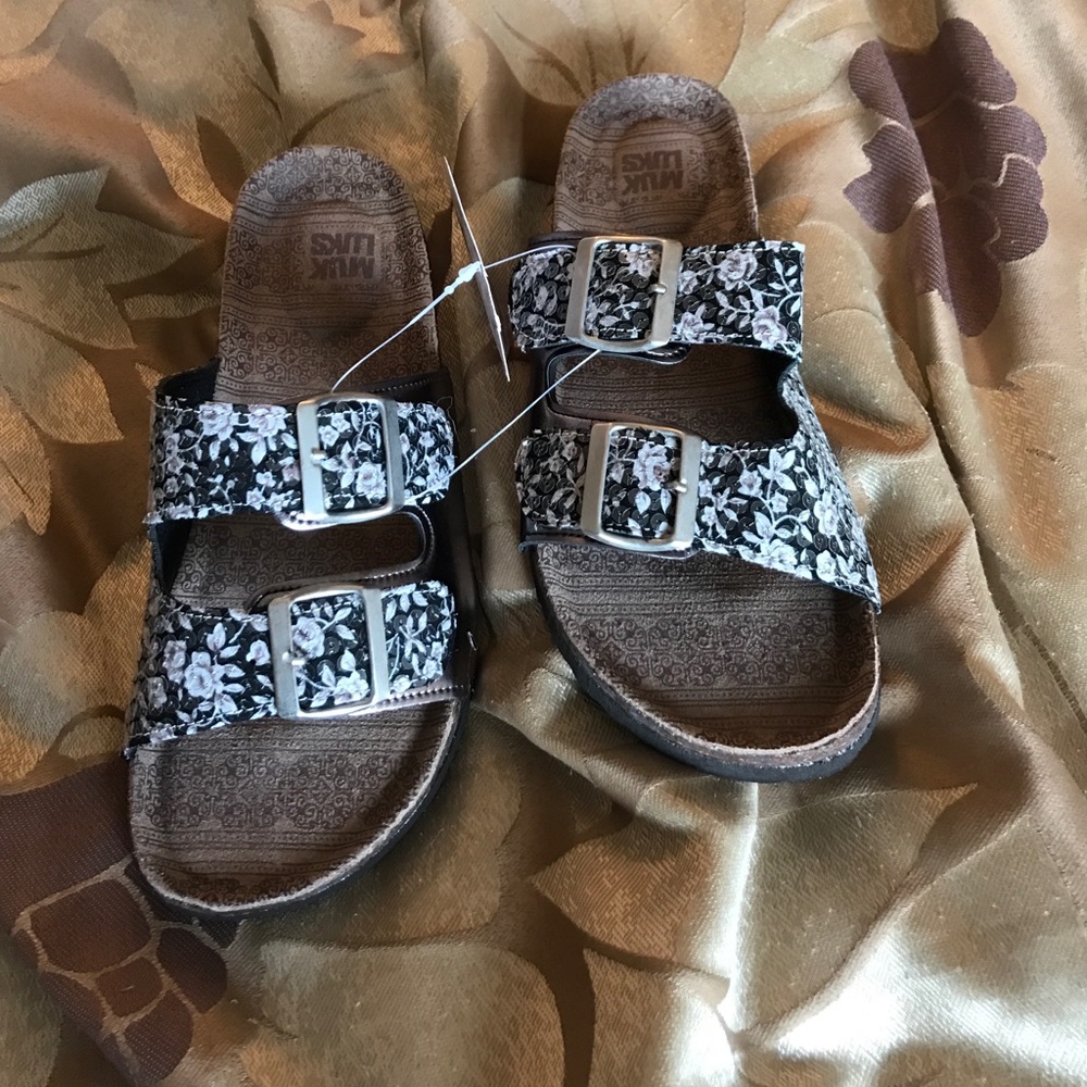 Cute birkenstock like shoes!!!