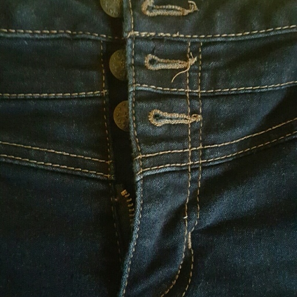 Shorts - Picture 3 of 3