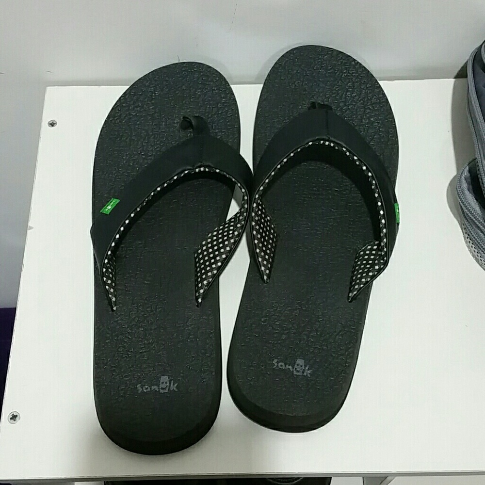 Sanuk flip flops black sz 10