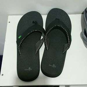 Sanuk flip flops black sz 10