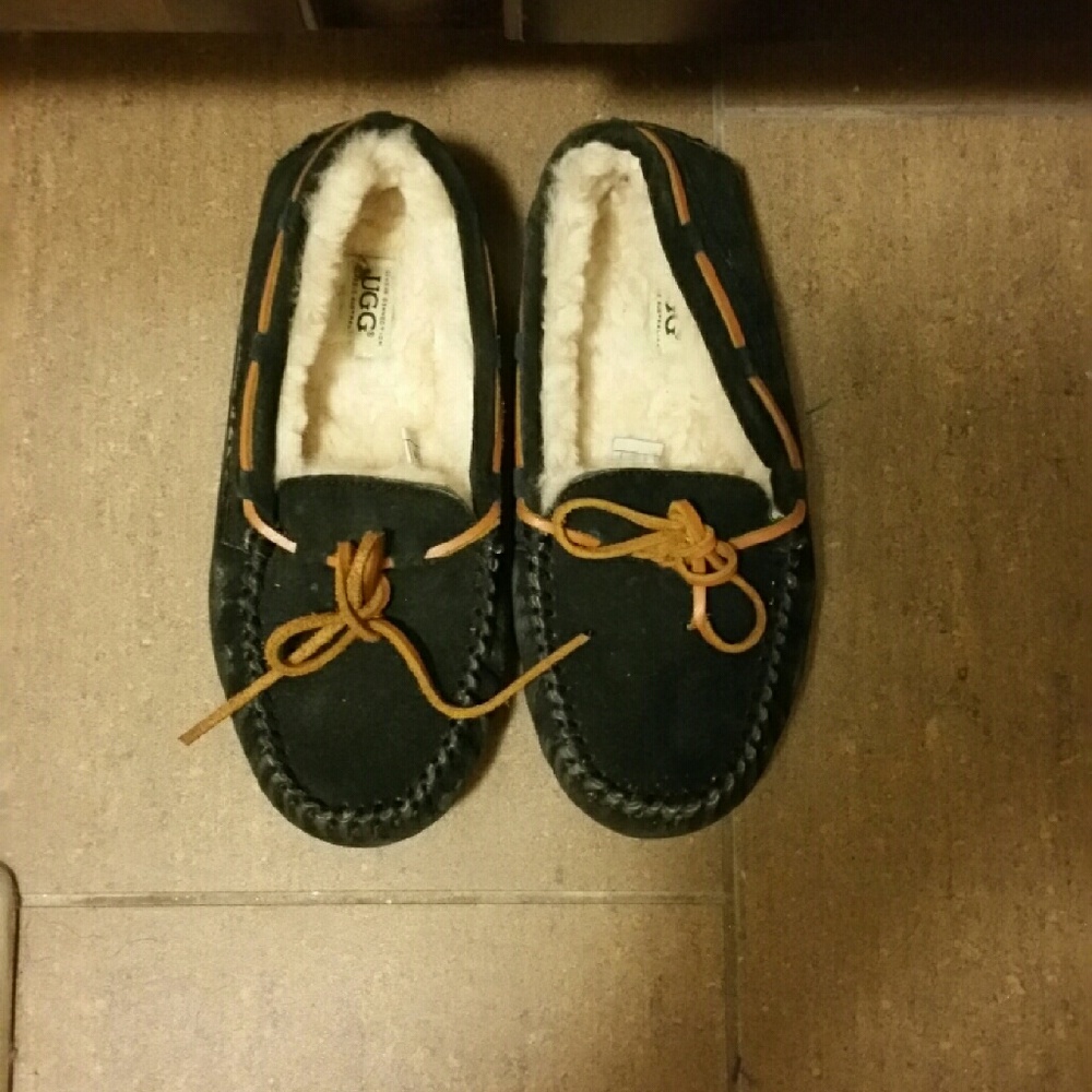 EUC  black Ugg slippers
