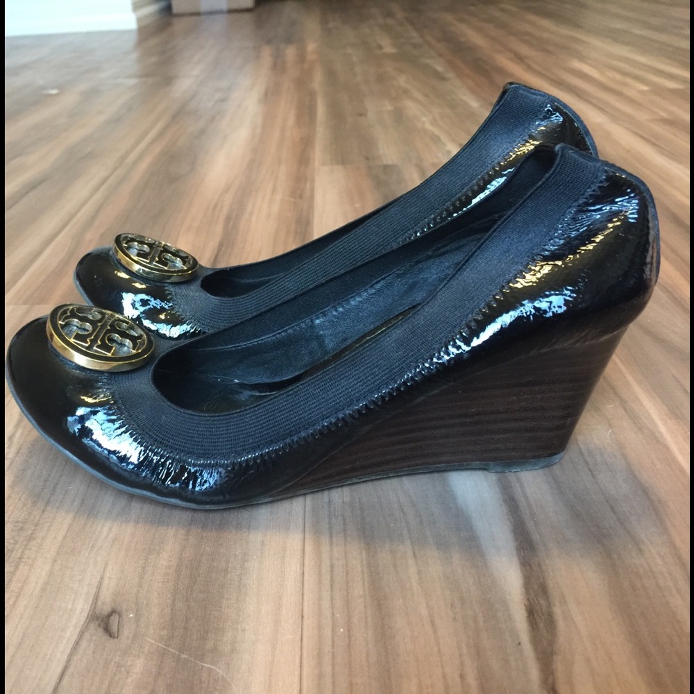 Tory Burch Sophie Wedge (black) size 6.5