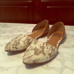 Dolce Vita Snakeskin Flats!