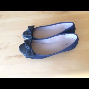 Blue Alfani flats with bows