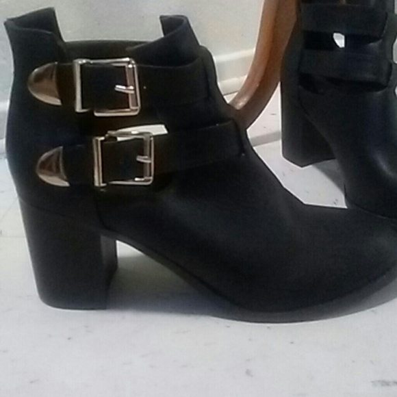 Buckle cute black ankle boots. "Please read" - Picture 2 of 4