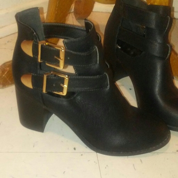 Buckle cute black ankle boots. "Please read" - Picture 3 of 4