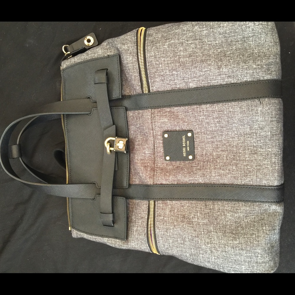 Authentic Henri Bendel **NO TRADES***