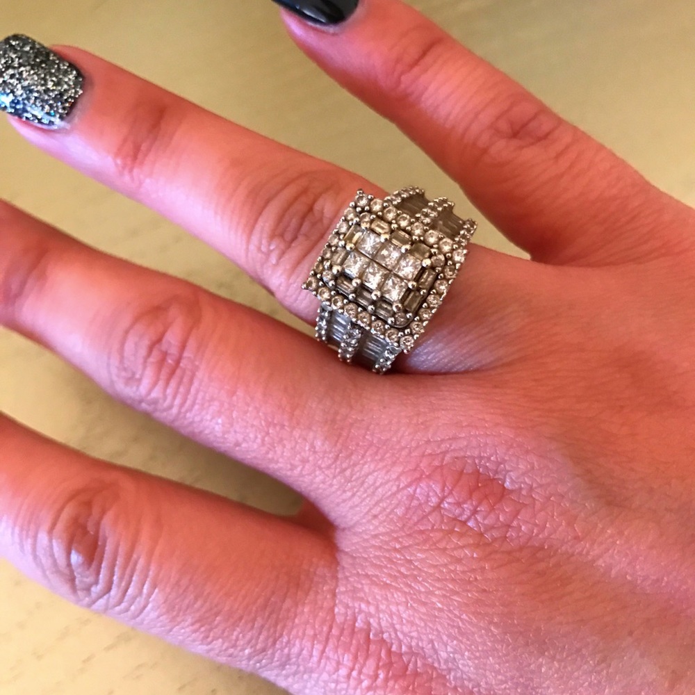 Dimond Ring 3 ct. Total Weight in 14k White Gold