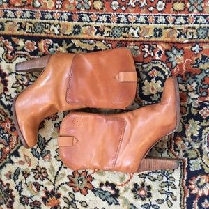 Leather Western Heeled Mid-Rise Ankle Booties Tan