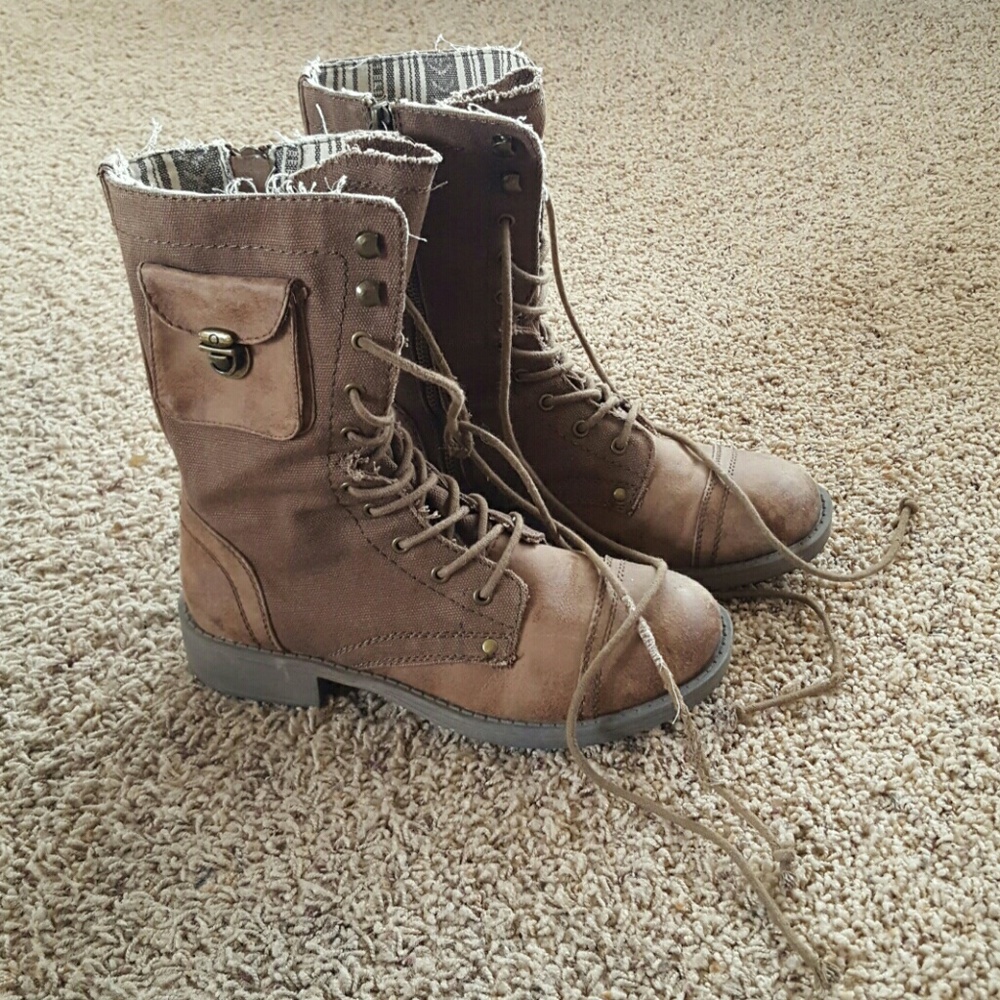 Roxy combat boots