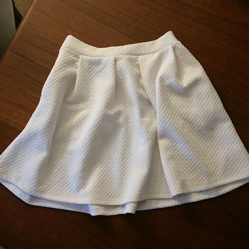 White high waisted skirt