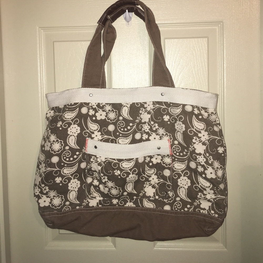 Brown and white paisley beachy tote