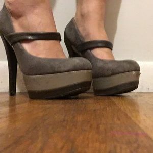 Jessica Simpson high heels