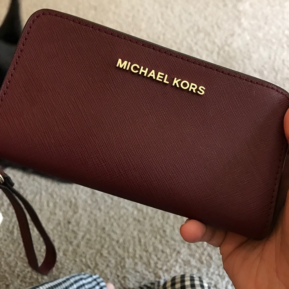 Micheal Kors phone wallet in burgundy