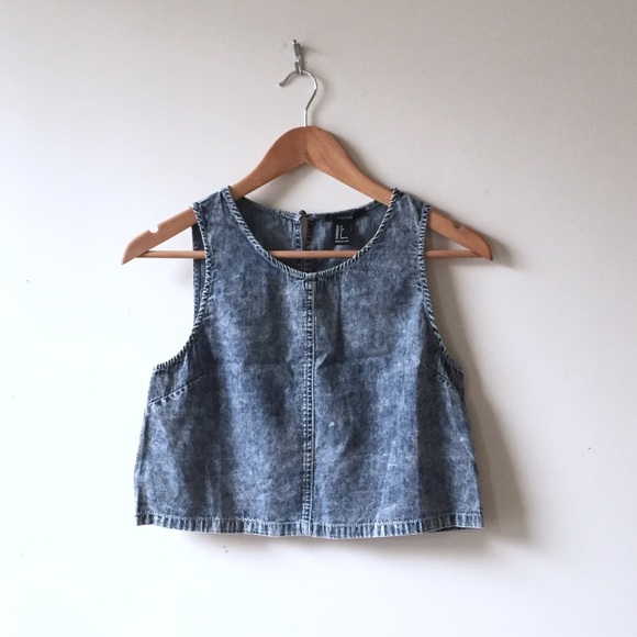 Forever 21 Tops - 🍓SALE🍓F21 distressed denim crop top