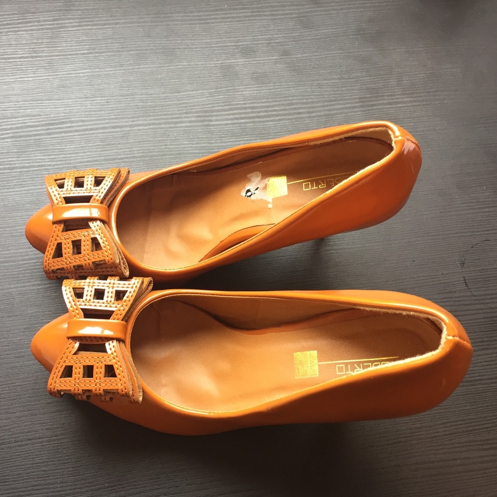 Brand new patent lather pointy pumps. Size 7