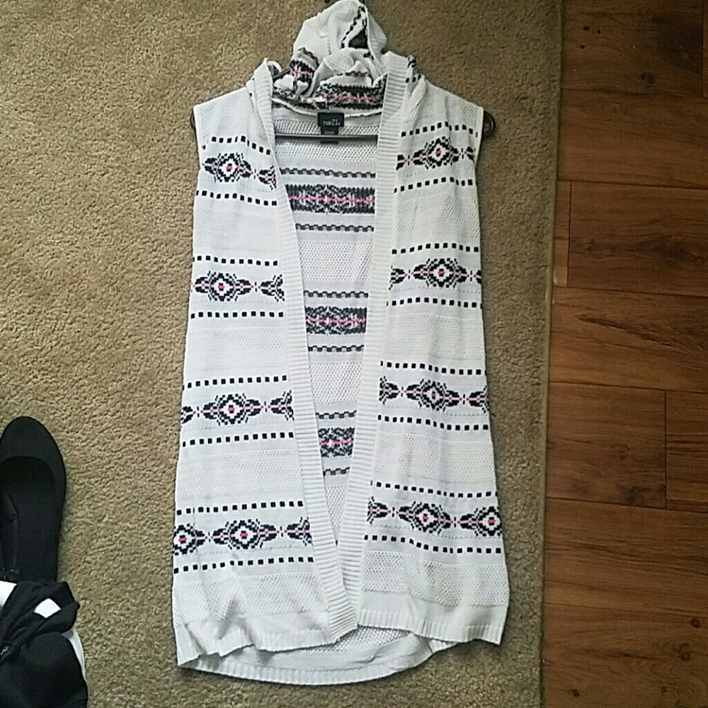 Sleeveless hooded cardigan